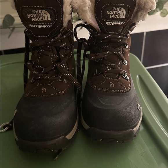 The North Face Brown and Black Winter Boots - Picture 1 of 4